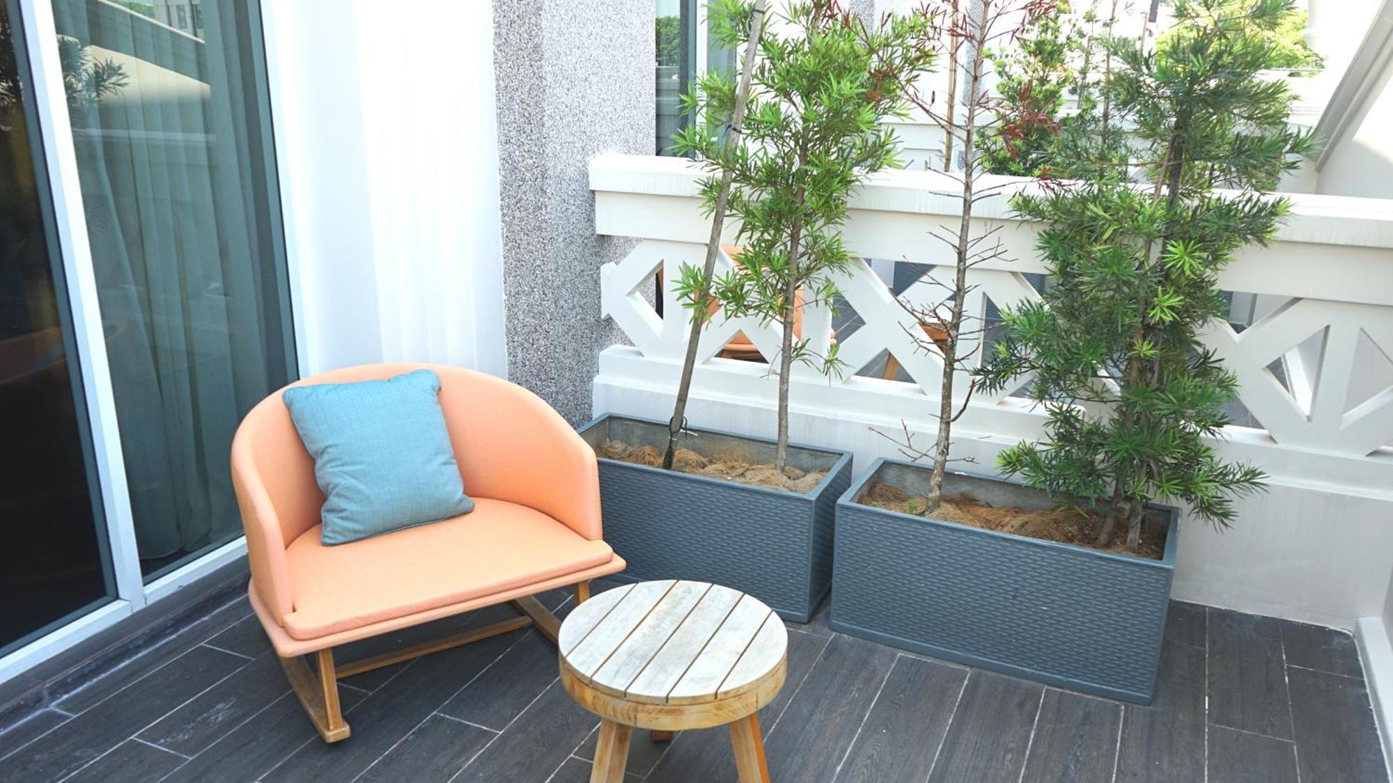 乔治敦 The George Penang By The Crest Collection酒店 外观 照片 A balcony in a hotel